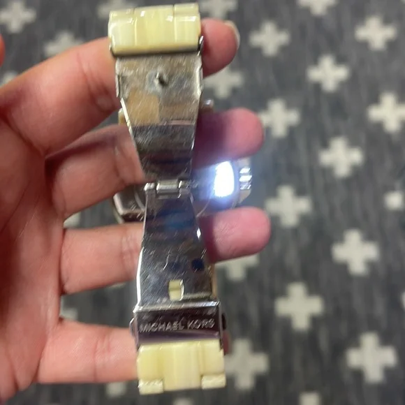 Michael Kors Watch Gently Used With Extra Links Needs Battery - Picture 3 of 4